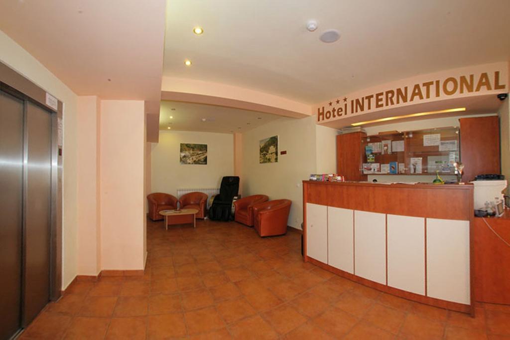 Hotel International Baile Herculane Exterior photo